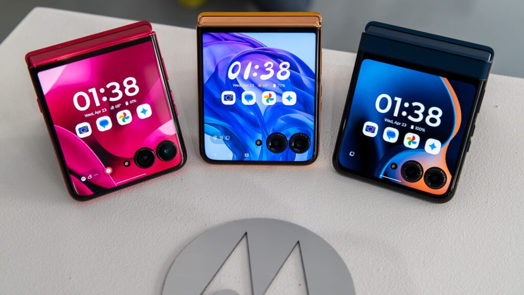 Motorola Razr 2025 3 colors and folded